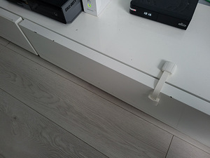 Kasutuses olnud TV alus (2 foto / 2)