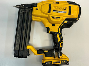 Naelapüstol DeWalt DCN680 + Aku 2.0Ah 18v (2 foto / 6)