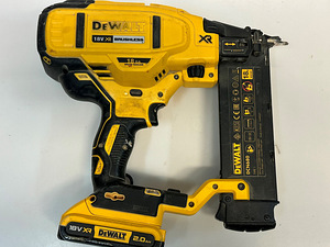 Naelapüstol DeWalt DCN680 + Aku 2.0Ah 18v (3 foto / 6)