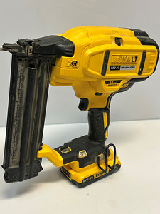 Naelapüstol DeWalt DCN680 + Aku 2.0Ah 18v (5 foto / 6)