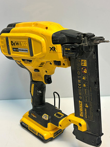 Naelapüstol DeWalt DCN680 + Aku 2.0Ah 18v (6 foto / 6)