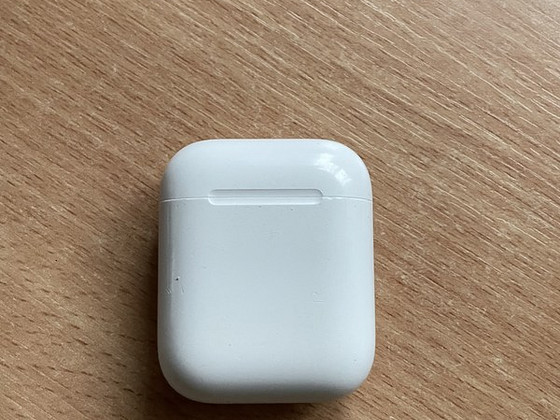 Продам AirPods 1