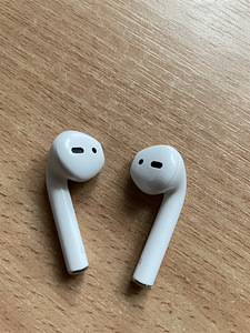 Продам AirPods 1 (2 фото из 4)