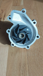 Jahutusvedeliku pump (pump) MB 200 2.0 W124 diisel (1 foto / 4)