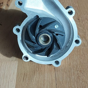 Jahutusvedeliku pump (pump) MB 200 2.0 W124 diisel
