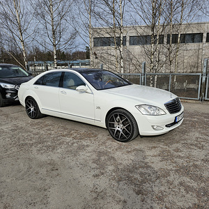 Мерседес-Бенц S600L (11 фото из 12)