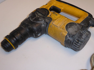 Puurvasar DeWALT D25304K (3 foto / 5)