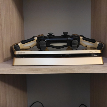 Playstation 4 slim