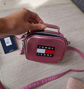 Tommy hilfiger vaike kott (1 foto / 3)