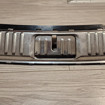 Dekoratiivne kroomliist pagasiruumis VW TOUAREG 2015-2018