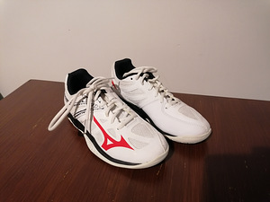 Sulgpalli jalanõud mizuno (saalihoki, käsipall) (1 foto / 3)