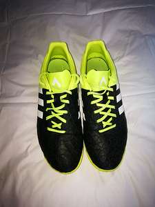 Adidase saalijalanõud nr 44 (1 foto / 4)
