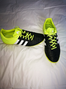 Adidase saalijalanõud nr 44 (2 foto / 4)