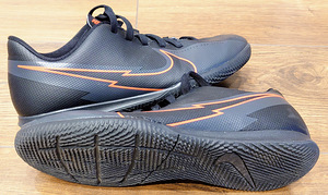Футбольные бутсы Nike. (2 фото из 2)