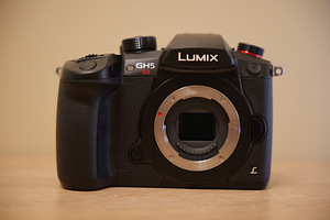 Panasonic Lumix DC-GH5S body (2 foto / 3)