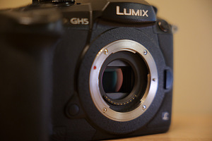 Корпус Panasonic Lumix DC-GH5. (3 фото из 3)