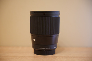 Sigma 16mm f/1.4 DC DN Micro Four (1 foto / 4)
