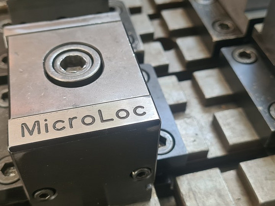 Microloc 300x450 tööpind koos lukkudega CNC freespingile