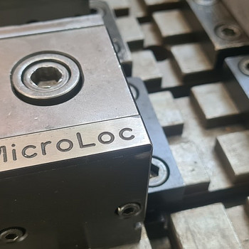 Microloc 300x450 tööpind koos lukkudega CNC freespingile