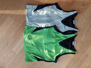 Nike naiste topid, S ja XS, 2tk (1 foto / 3)