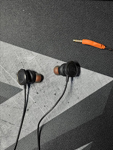 JBL Квант 50 (4 фото из 4)