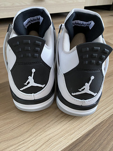 Jordan 4 Retro Military Black (2 foto / 6)