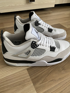 Jordan 4 Retro Military Black (3 foto / 6)