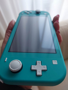 Nintendo Switch Lite (2 фото из 7)