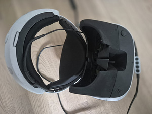 PS4 Slim + Playstation 4 VR (3 foto / 9)