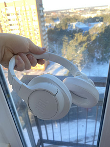 JBL 750 BTNC наушники (3 фото из 5)