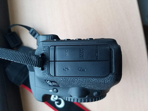 Корпус Canon EOS 7D (5 фото из 8)