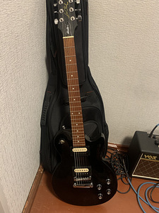Гитара Les paul + комбик (1 фото из 3)