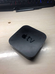 3 телефона , камера и APPLE TV (2nd Generation) (3 фото из 6)