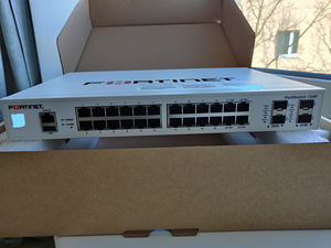 Fortinet FortiSwitch 124F 24x GE RJ45 and 4x 10GE SFP+ (1 foto / 8)