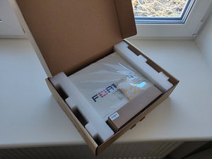 Fortinet FortiSwitch 124F 24x GE RJ45 and 4x 10GE SFP+ (3 foto / 8)