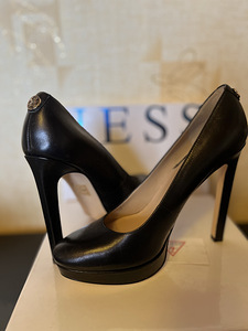 Guess обувь (1 фото из 3)