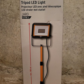 M: Statiivil valgusti 50w