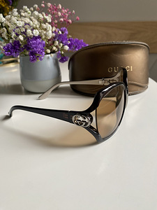 Солнцезащитные очки GUCCI (2 фото из 2)