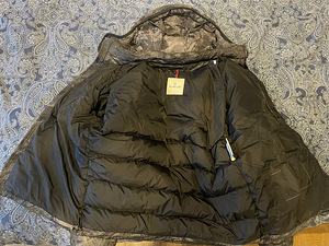 Moncler Jacket (2 foto / 2)