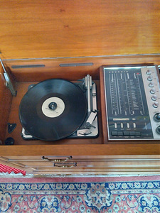 Концертная радиола GRUNDIG винтажная (3 фото из 6)