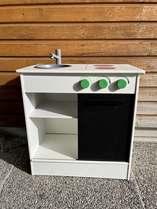 IKEA väike mänguköök tarvikutega (1 foto / 3)