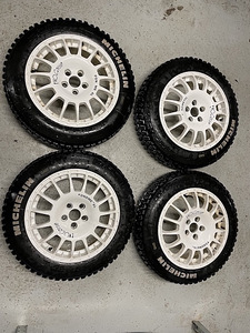 5x100 16x5,5" EVOCorse piigiveljed + Michelini titepiigid (1 foto / 8)