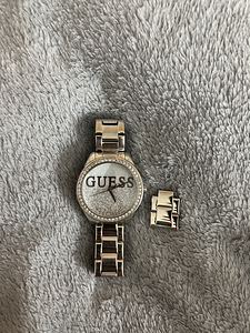 Часы GUESS (1 фото из 4)