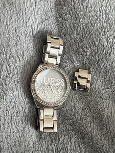 Часы GUESS (2 фото из 4)