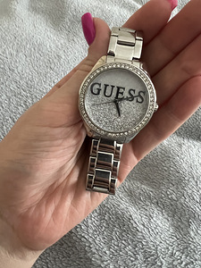 Часы GUESS (3 фото из 4)