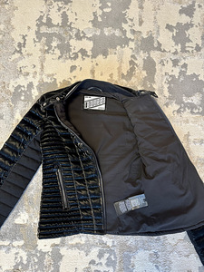 Guess (2 фото из 4)
