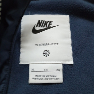 Куртка Nike (3 фото из 5)
