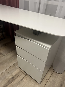 Стол (3 фото из 4)