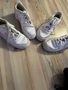Кроссовки nike (1 фото из 4)