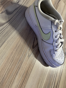 Кроссовки nike (3 фото из 4)
